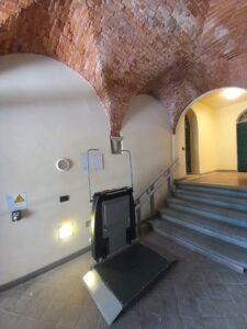 Servoscala a pedana a Lucca Faboc Due